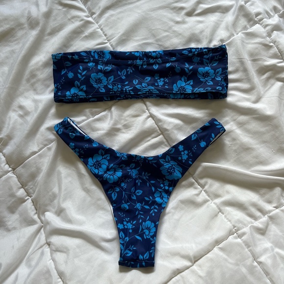 Bikini - Picture 2 of 2